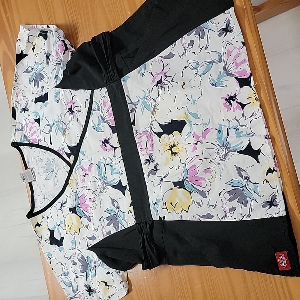 Dickies Floral and Black Scrubs, Nurse Uniform Top, Medium